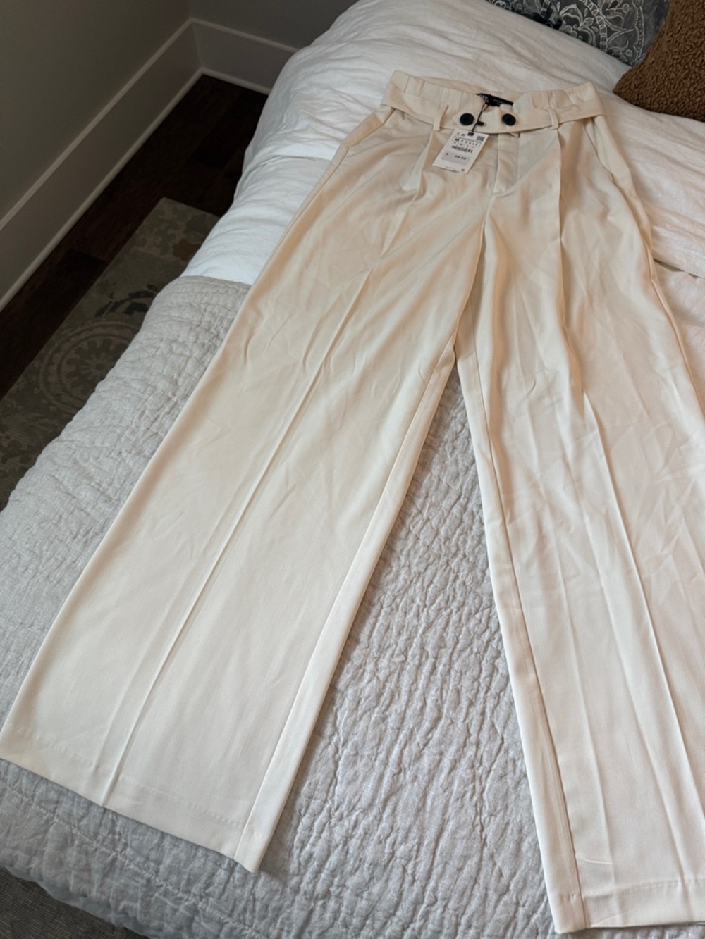 Zara trousers NWT.